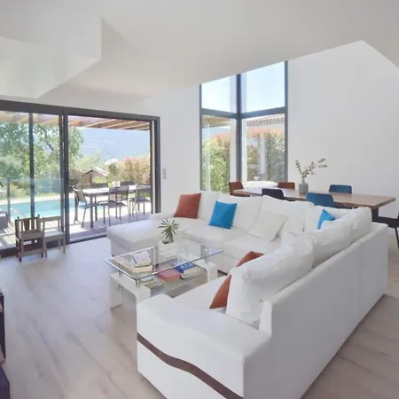 فيلة Contemporary With Pool & Jacuzzi *